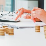 Συντάξεις: Ποιοι μπορούν να τις «ξεκλειδώσουν» νωρίτερα – Το… κλειδί και οι προϋποθέσεις