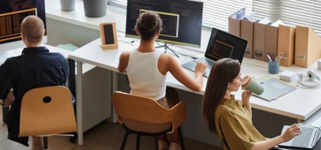 Νέο πρόγραμμα επιδότησης 1.000 ανέργων πτυχιούχων με μισθό 1.250 ευρώ και ηλικιακό «κόφτη» – Όλη η απόφαση