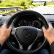 Γιατί τρέμει το τιμόνι στις υψηλές ταχύτητες;