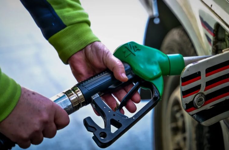 Ποια ευρωπαϊκή χώρα φορολογεί περισσότερο τη βενζίνη – Η θέση της Ελλάδας