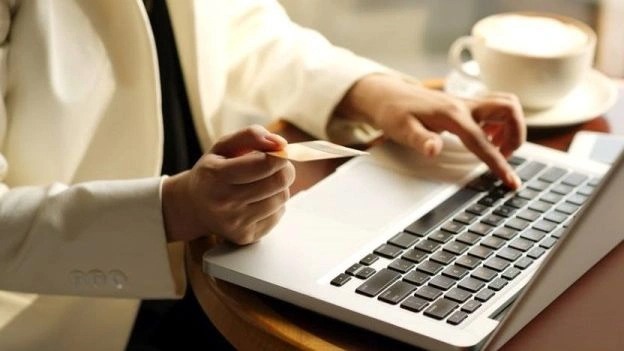 Online αγορές: Πού μοιάζουν, πού διαφέρουν και τι αγοράζουν οι τρεις γενιές των Ελλήνων καταναλωτών