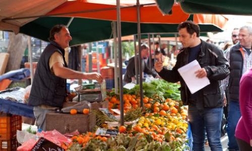 Υπαίθριο εμπόριο: Νέα εγκύκλιος για τις άδειες, τις θέσεις στις λαϊκές αγορές και τις αρμοδιότητες των Δήμων